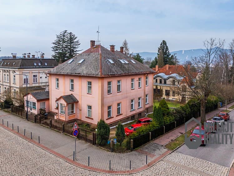 Prodej rodinného domu 225 m², pozemek 931 m²
