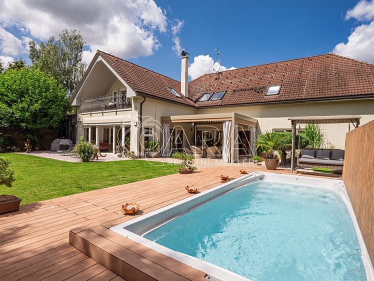 Prodej rodinného domu 540 m², pozemek 1 749 m²