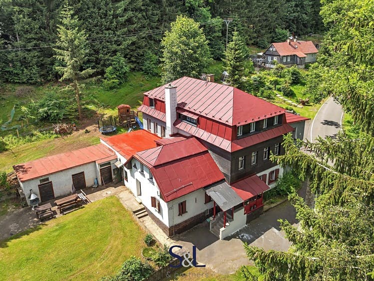 Prodej rodinného domu 538 m², pozemek 1 999 m²