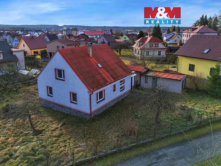 Prodej rodinného domu 225 m², pozemek 1 225 m²