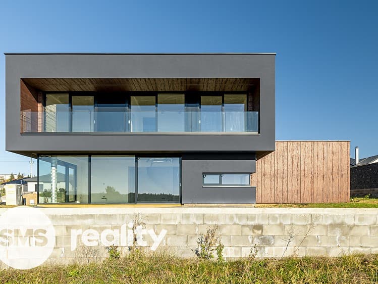 Prodej rodinného domu 251 m², pozemek 796 m²
