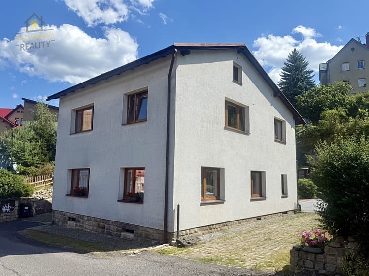 Prodej rodinného domu 195 m², pozemek 615 m²