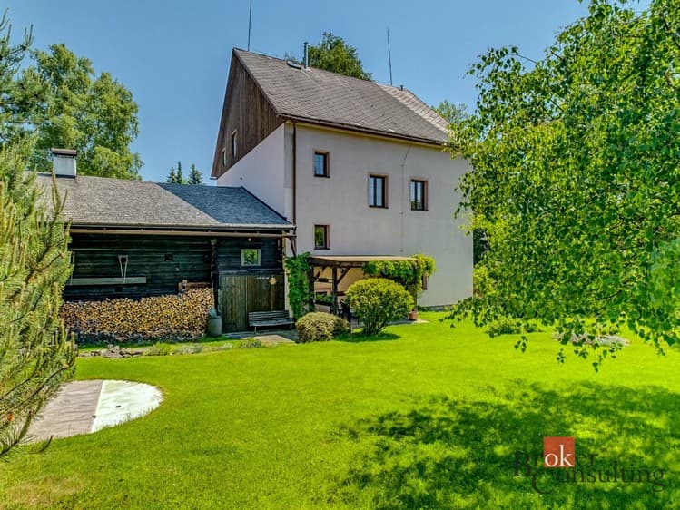 Prodej rodinného domu 254 m², pozemek 640 m²