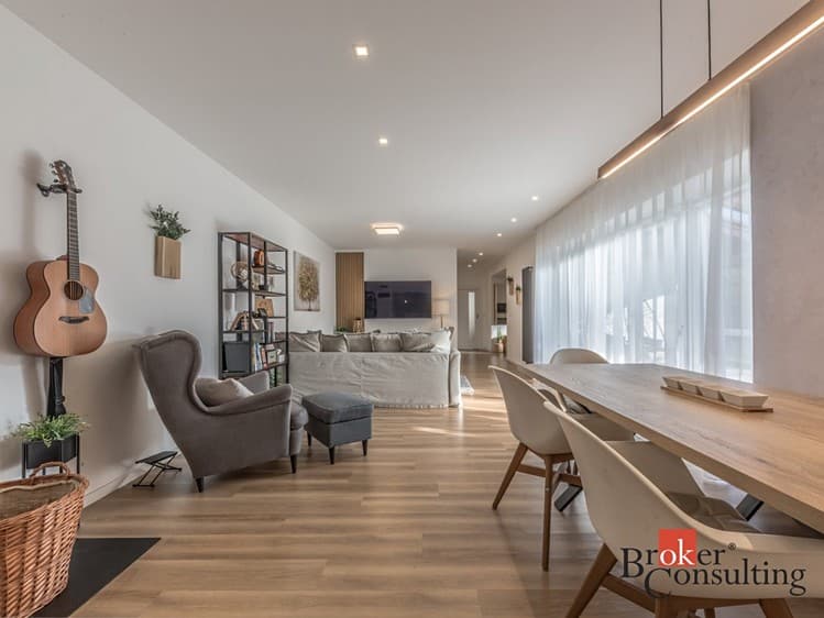 Prodej rodinného domu 291 m², pozemek 735 m²
