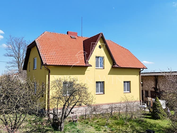 Prodej rodinného domu 240 m², pozemek 1 084 m²