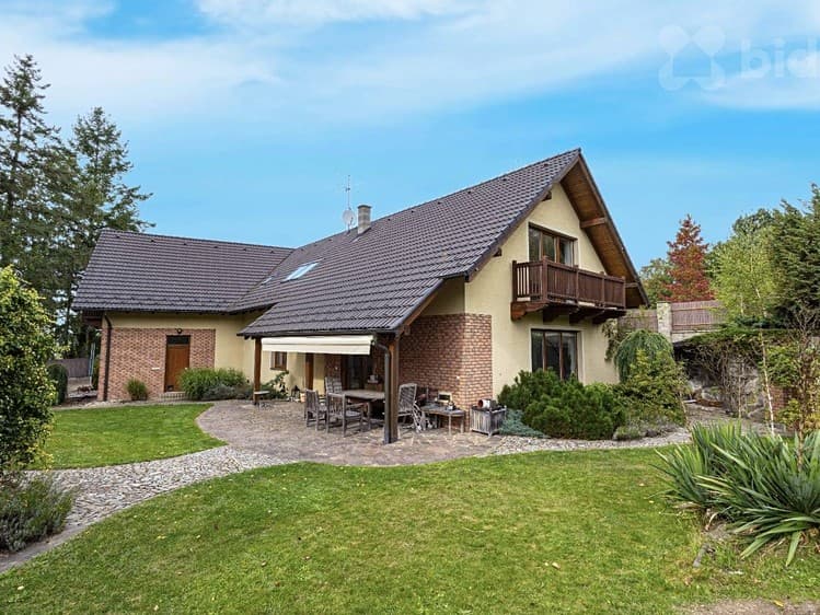 Prodej rodinného domu 282 m², pozemek 1 607 m²
