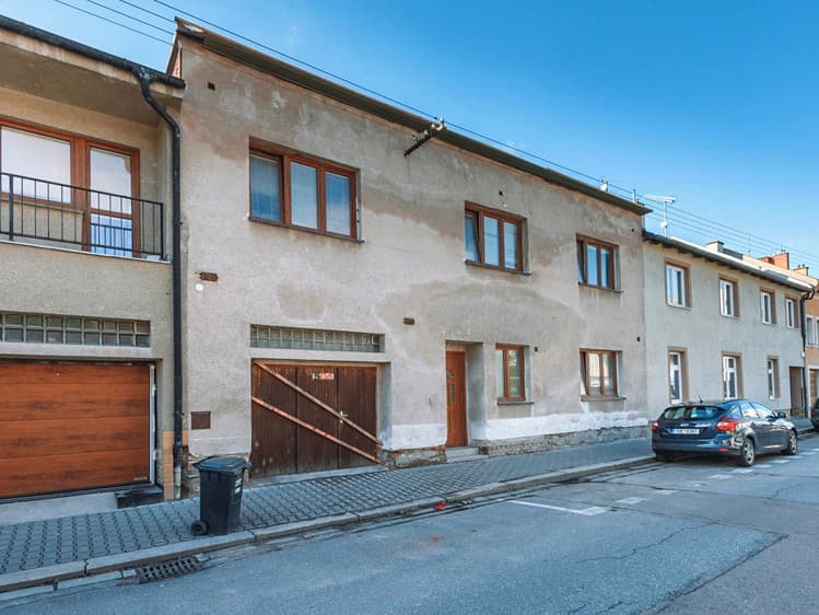 Prodej rodinného domu 240 m², pozemek 799 m²