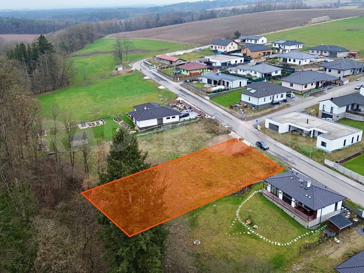 Prodej stavebního pozemku 1 186 m²