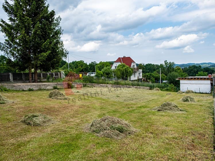 Prodej stavebního pozemku 976 m²