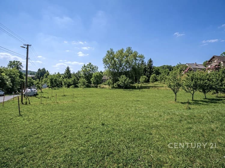 Prodej stavebního pozemku 1 271 m²