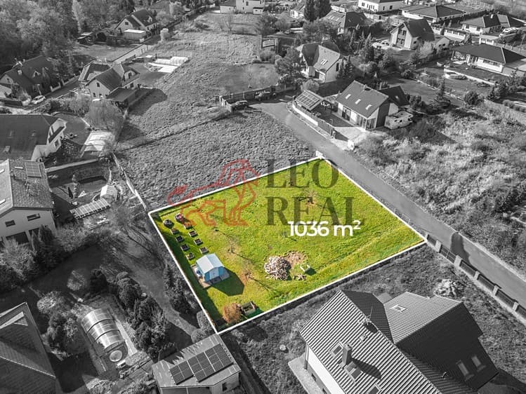Prodej stavebního pozemku 1 036 m²
