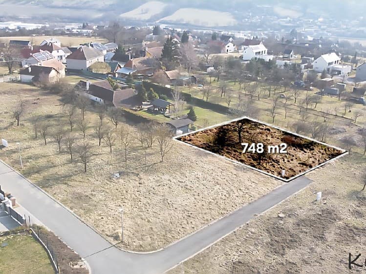 Prodej stavebního pozemku 748 m²