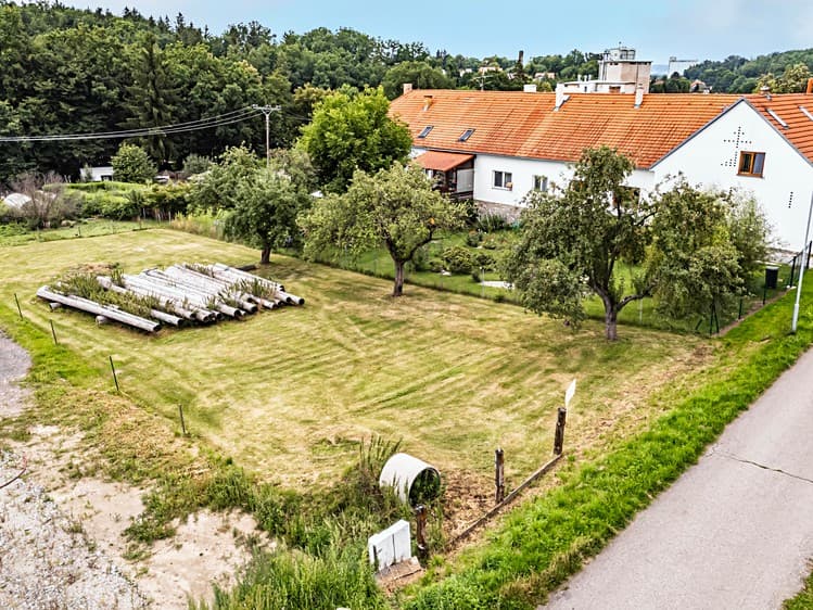 Prodej stavebního pozemku 2 049 m²