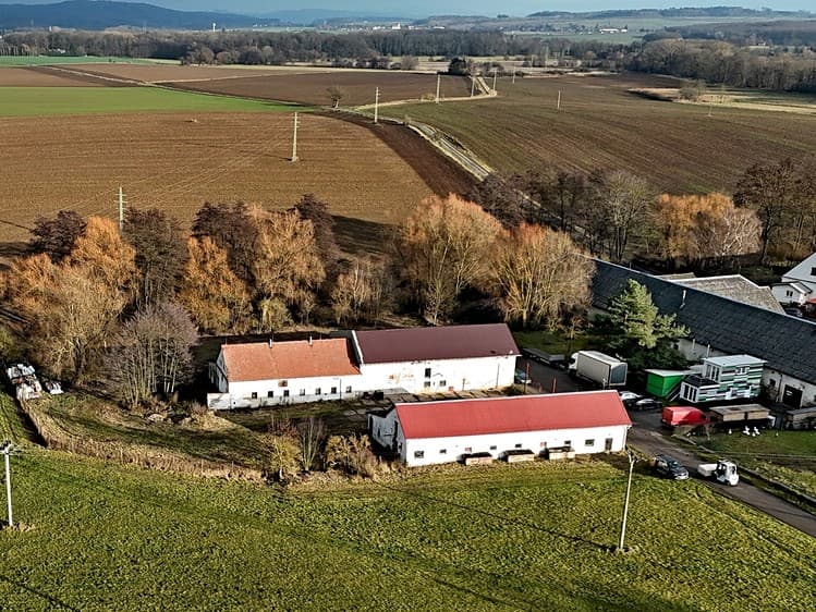 Prodej komerční nemovitosti 900 m²