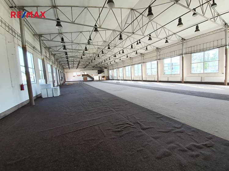 Prodej skladového prostoru 1 500 m²