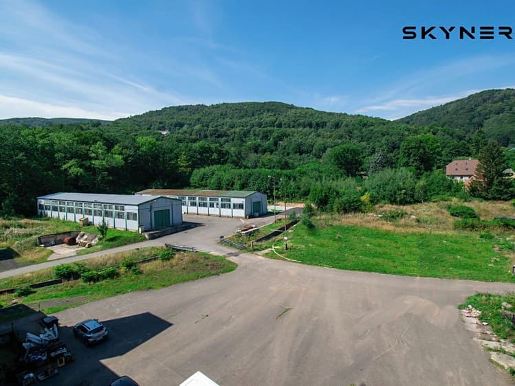 Prodej výrobní haly, prostoru 1 500 m²