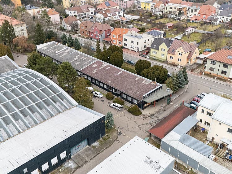Pronájem výrobní haly, prostoru 354 m²