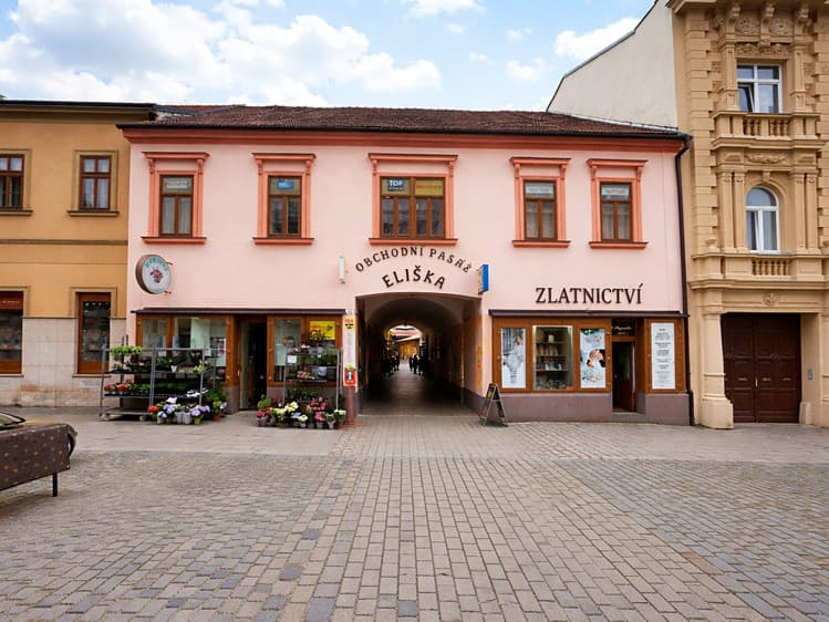 Pronájem obchodního prostoru 32 m²