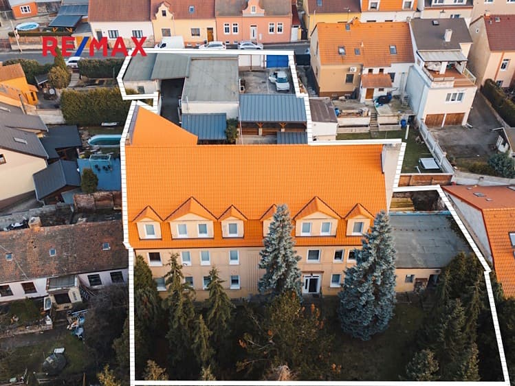 Pronájem kanceláře 600 m²