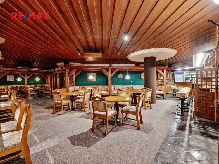 Pronájem restaurace 305 m²