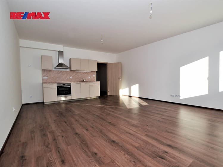 Pronájem bytu 1+kk 42 m² (Jednopodlažní)