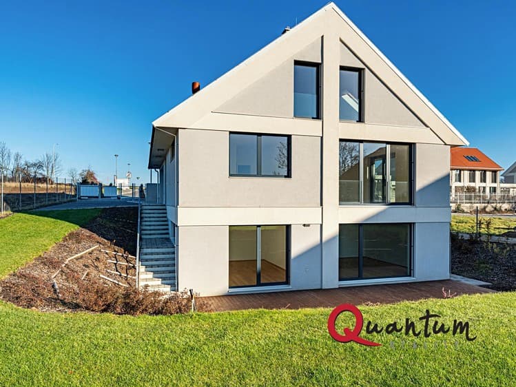 Prodej rodinného domu 390 m², pozemek 1 421 m²