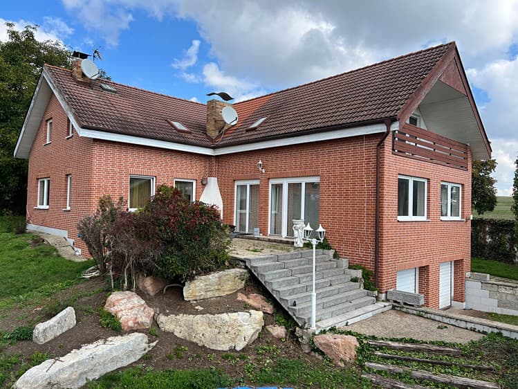 Prodej rodinného domu 428 m², pozemek 831 m²