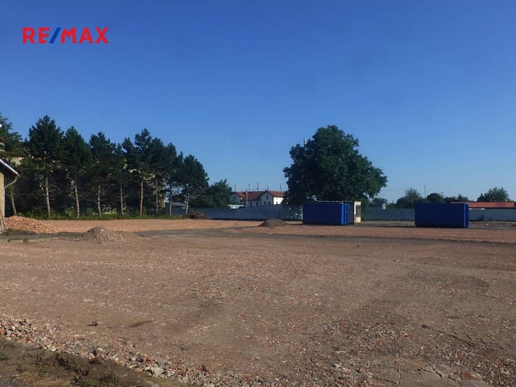 Pronájem pozemku 2 000 m²