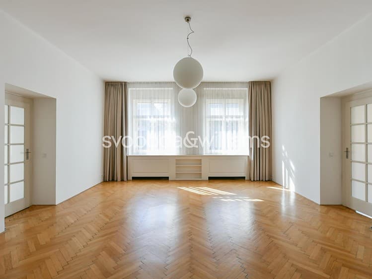 Pronájem bytu 6 pokojů a více 257 m²