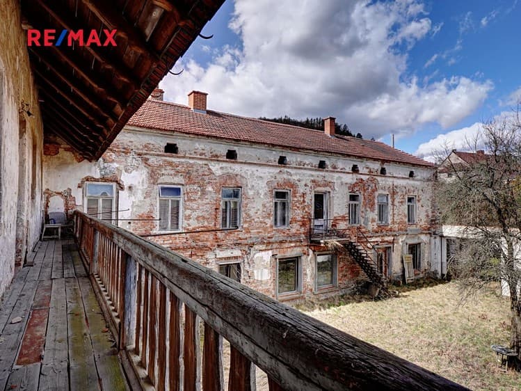 Prodej památky 1 200 m², pozemek 2 155 m²