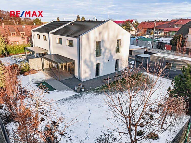 Prodej rodinného domu 181 m², pozemek 678 m²