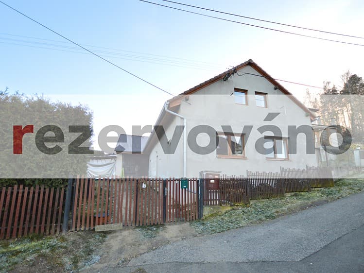 Prodej rodinného domu 260 m², pozemek 2 385 m²