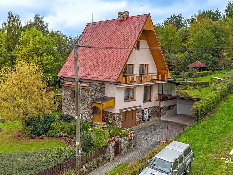 Prodej rodinného domu 342 m², pozemek 1 300 m²