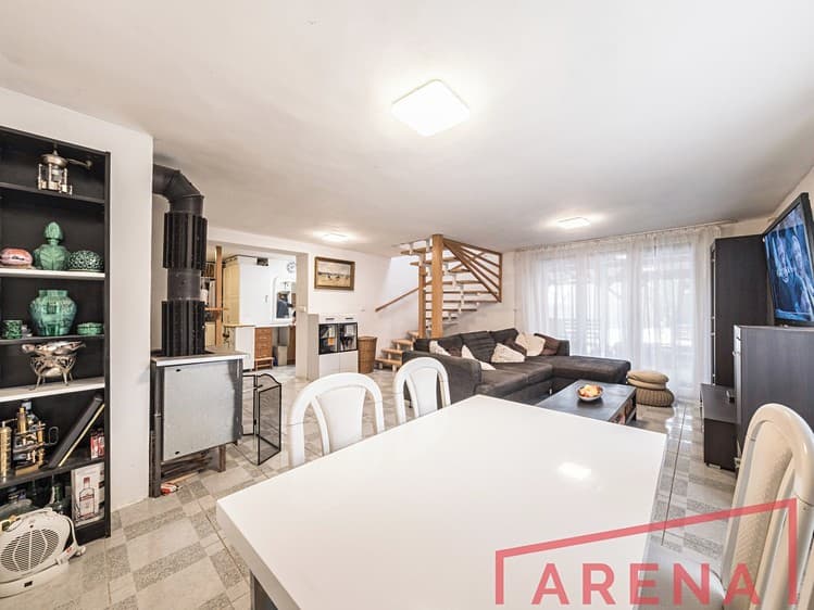 Prodej rodinného domu 120 m², pozemek 1 708 m²