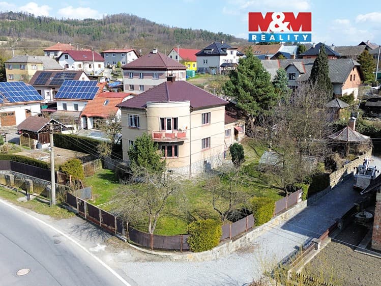 Prodej rodinného domu 230 m², pozemek 862 m²