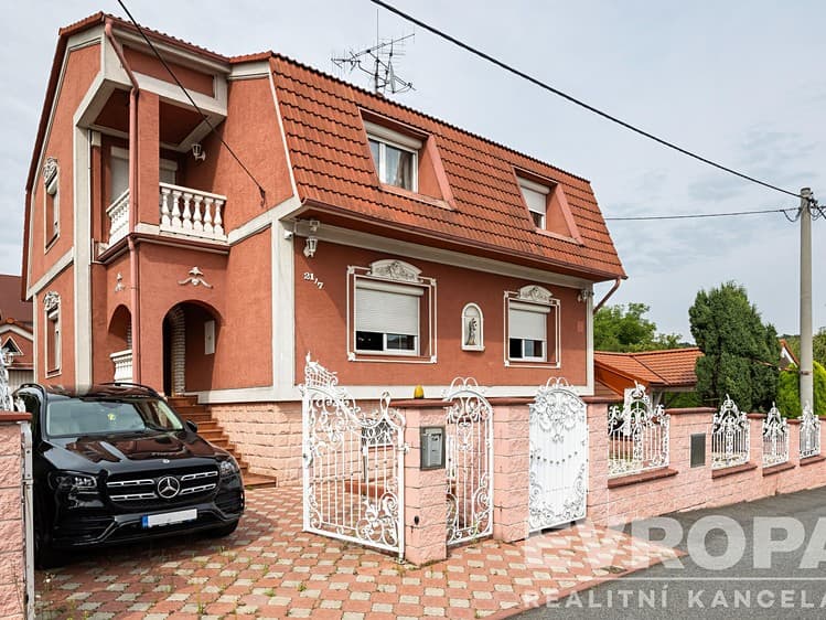 Prodej vícegeneračního domu 220 m², pozemek 1 333 m²