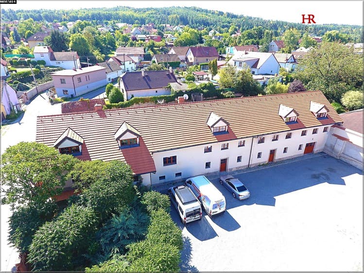 Prodej rodinného domu 800 m², pozemek 2 456 m²