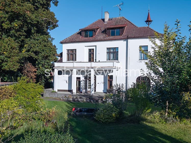 Prodej rodinného domu 341 m², pozemek 2 310 m²