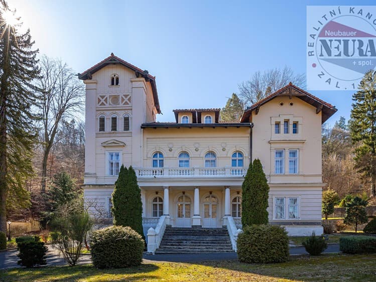 Prodej vily 657 m², pozemek 3 633 m²