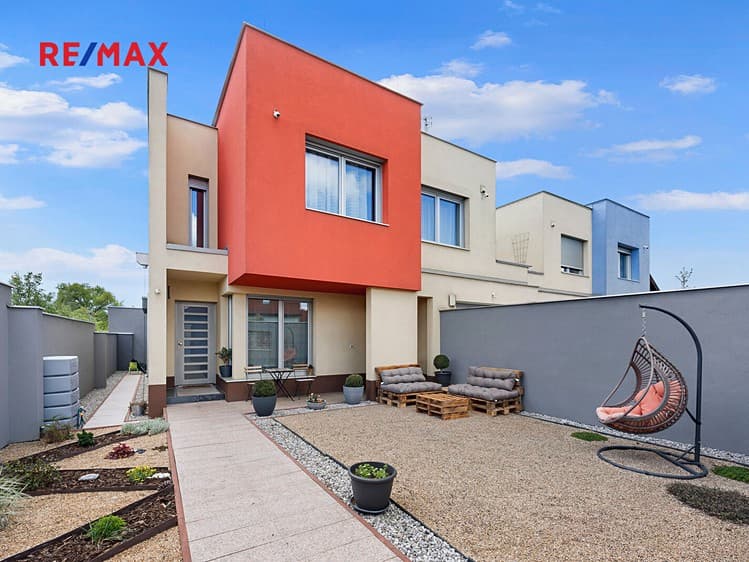 Prodej rodinného domu 265 m², pozemek 701 m²