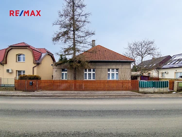 Prodej podílu 1/2 rodinného domu 75 m², pozemek 899 m²