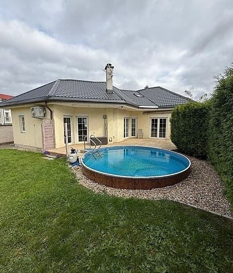 Pronájem rodinného domu 145 m², pozemek 1 049 m²