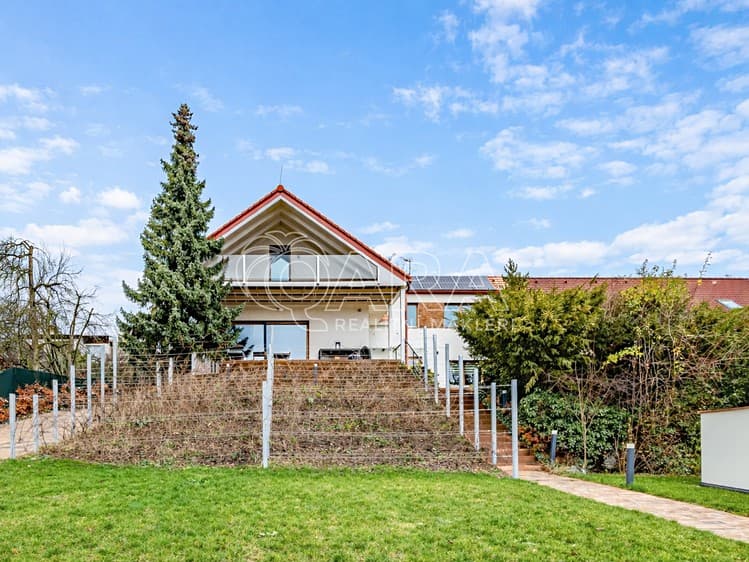 Pronájem vily 393 m², pozemek 775 m²