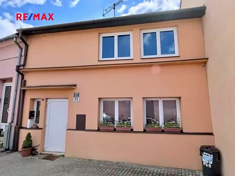 Pronájem rodinného domu 88 m², pozemek 704 m²