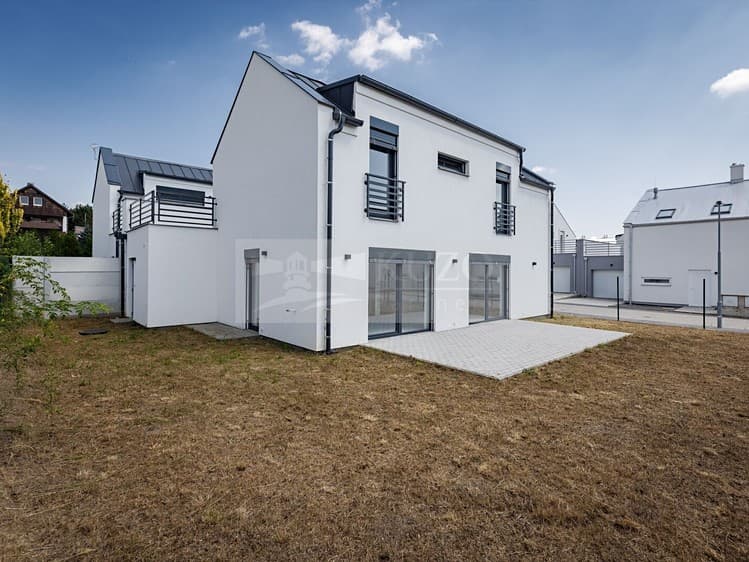 Pronájem rodinného domu 164 m², pozemek 320 m²