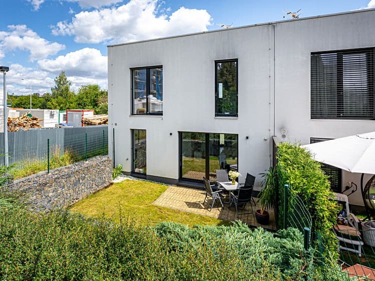Pronájem rodinného domu 146 m², pozemek 327 m²