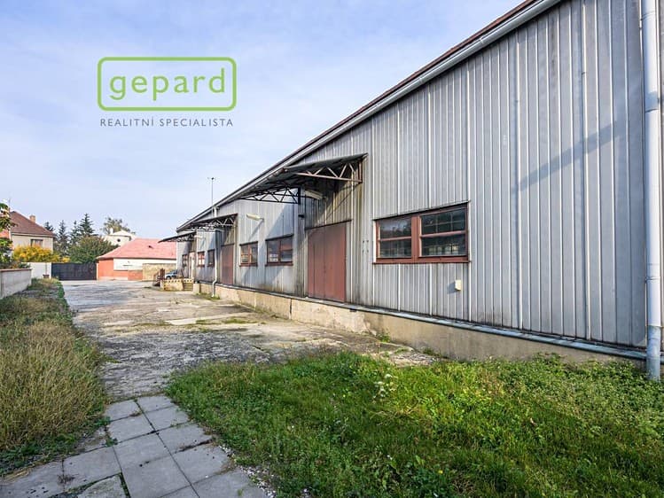Prodej komerčního pozemku 1 827 m²