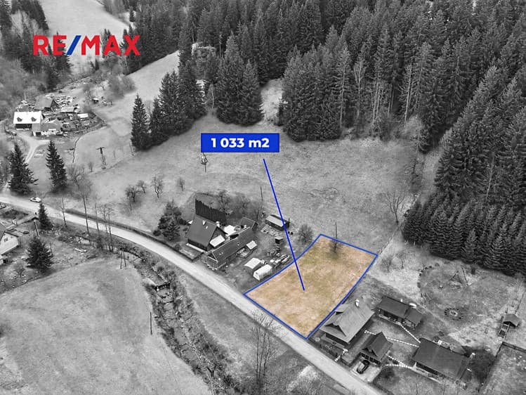 Prodej stavebního pozemku 1 033 m²