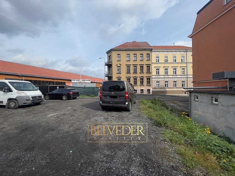 Pronájem komerčního pozemku 1 017 m²