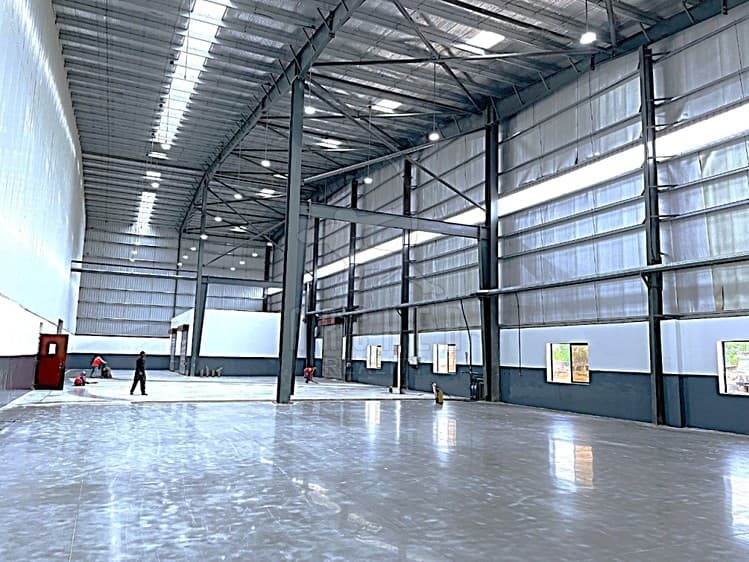 Prodej skladového prostoru 1 200 m²